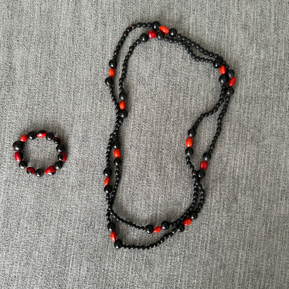 Natural Huayruro peruvian beads
